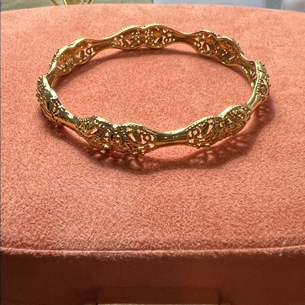 Elegant Gold Filigree Bangle Bracelet